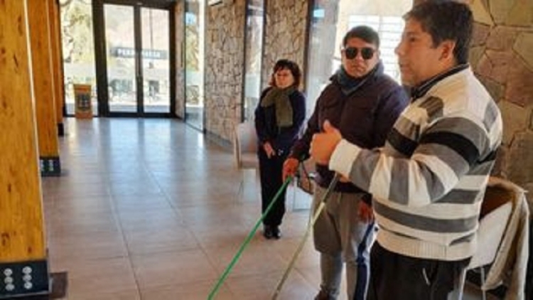 Equipos del Tren Solar actualizan herramientas para el buen trato a personas con discapacidad