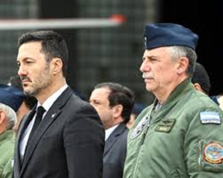 El Gobierno dio ascensos retroactivos a 21 militares "marginados" por la gesti&oacute;n de Alberto Fern&aacute;ndez