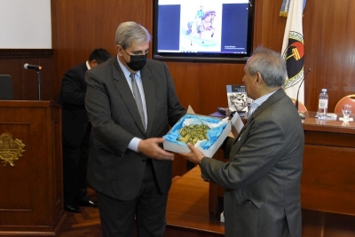Presentaron reimpresi&oacute;n del libro &ldquo;vidas paralelas&rdquo;