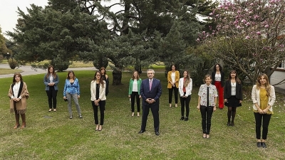 El Presidente se comprometi&oacute; a fomentar la participaci&oacute;n de las mujeres en las toma de decisiones