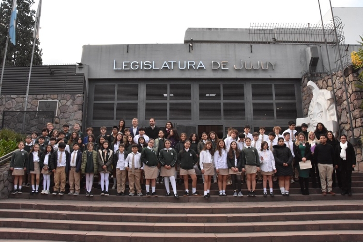 Estudiantes del Complejo Educativo Jos&eacute; Hern&aacute;ndez visitaron la Legislatura de Jujuy