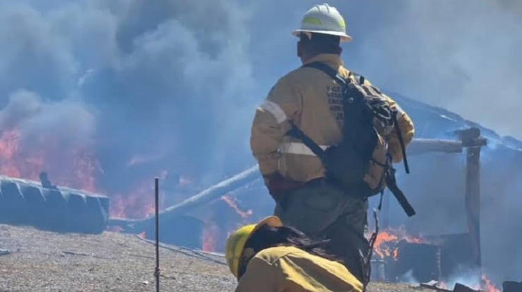 Volc&aacute;n: brigadistas salvaron una vivienda de las llamas y contuvieron el fuego en Chilcayoc