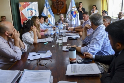 Obras P&uacute;blicas: Concejales y funcionarios municipales analizaron proyectos para abordar la problem&aacute;tica del cableado a&eacute;reo