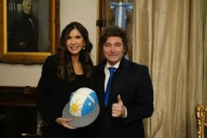 El Gobierno de Milei confirm&oacute; que inici&oacute; el proceso para que los argentinos puedan entrar a EEUU sin visa