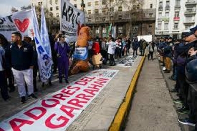 Trabajadores del Garrahan, Vialidad, el INTI y la CATT se movilizan este jueves al Senado