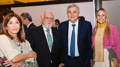 Gerardo Morales y Tulia Snopek, en homenaje a Alfons&iacute;n y funcionarios que juzgaron a las juntas militares