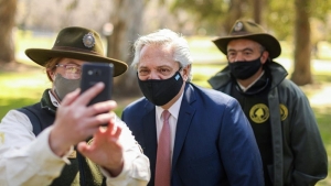 Alberto Fern&aacute;ndez anticip&oacute; el impulso de una Ley de Educaci&oacute;n Ambiental y la jura al medio ambiente