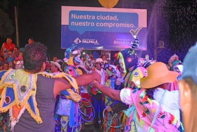 Con multitudinario marco de p&uacute;blico se lanz&oacute; la 1&ordm; noche de los &ldquo;corsos gratuitos en Palpal&aacute;&rdquo;