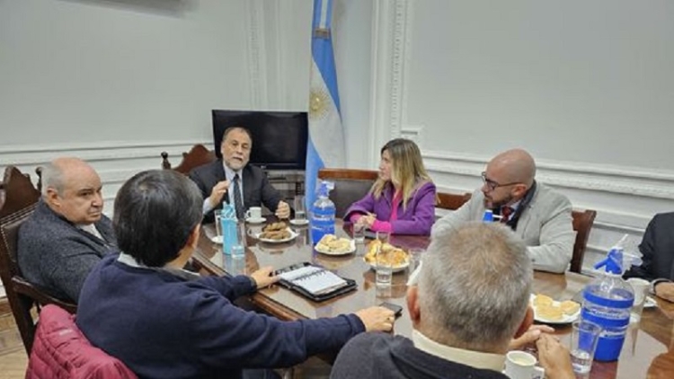 Reforma: Gobierno, Iglesia y CGT apuestan al di&aacute;logo