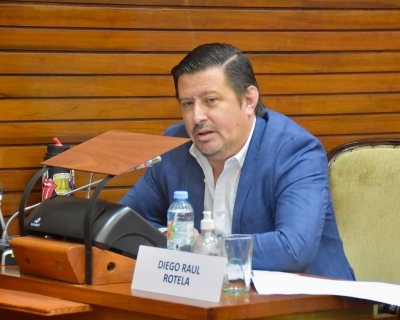 &ldquo;Los libertarios son m&aacute;s a la derecha, igual de populistas que milagro salas&rdquo;