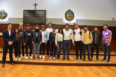 Alumnos de la escuela secundaria santuario de tres pozos visitaron la legislatura de Jujuy