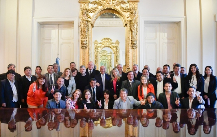 Rub&eacute;n Rivarola y una comitiva de 40 dirigentes juje&ntilde;os se reunieron con Juan Manzur y los Ministros Ferraresi y Zabaleta.