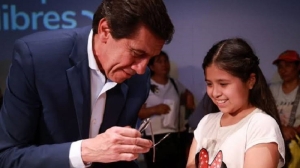 El gobernador encabez&oacute; la entrega de anteojos de alta complejidad a ni&ntilde;os y ni&ntilde;as