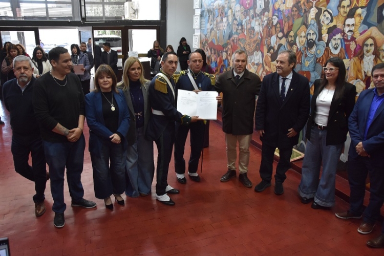 La Legislatura reconoci&oacute; la trayectoria y aporte cultural del grupo Cazadores del 20