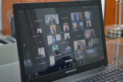 Reuni&oacute;n virtual con retirados de la polic&iacute;a