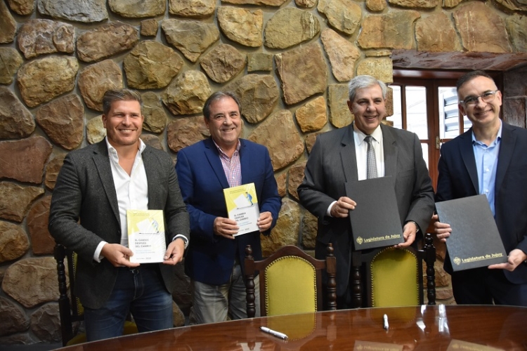 La legislatura firm&oacute; un convenio con la asociaci&oacute;n argentina de consultores pol&iacute;ticos