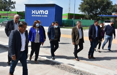 Legisladores de comisi&oacute;n de obras y servicios p&uacute;blicos recorrieron la l&iacute;nea de producci&oacute;n de la planta embotelladora de agua de mesa Xuma
