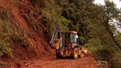 Vialidad trabaja en simult&aacute;neo en despejes de rutas en toda la provincia