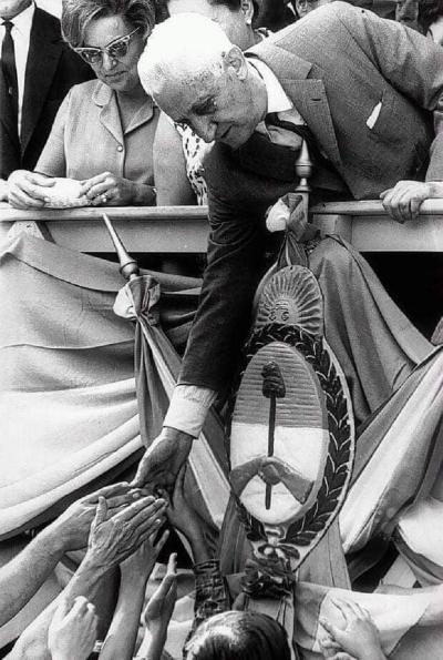 Que falta nos hace don Arturo