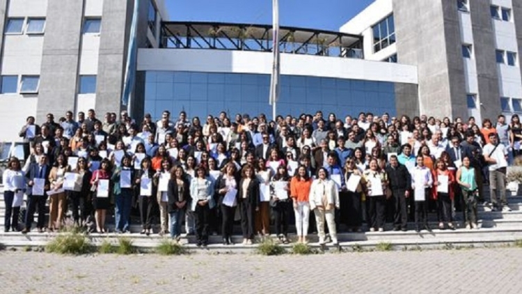 M&aacute;s de 400 docentes de los niveles Secundario y Superior obtuvieron la titularizaci&oacute;n