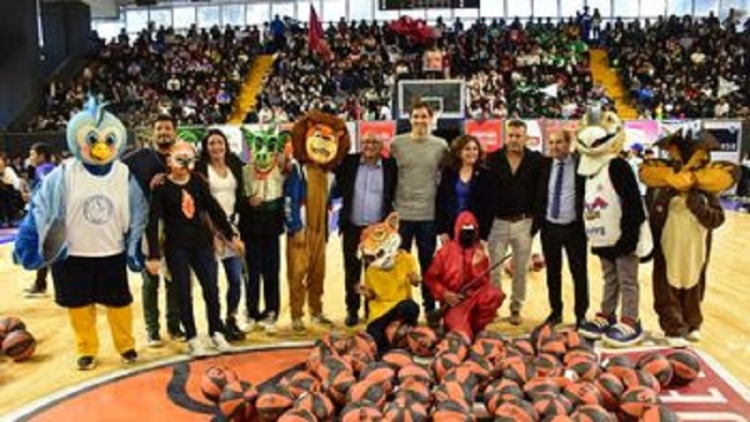 Los ni&ntilde;os hicieron vibrar el Estadio Federaci&oacute;n en la inauguraci&oacute;n de la Experiencia Jujuy B&aacute;squet