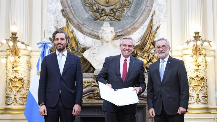 El Presidente recibi&oacute; las cartas credenciales de los nuevos embajadores