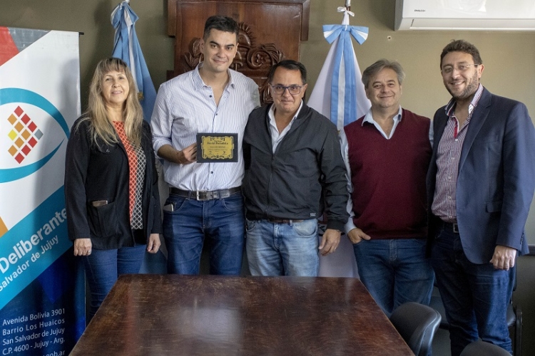 Reconocimiento al periodista Agust&iacute;n Weibel