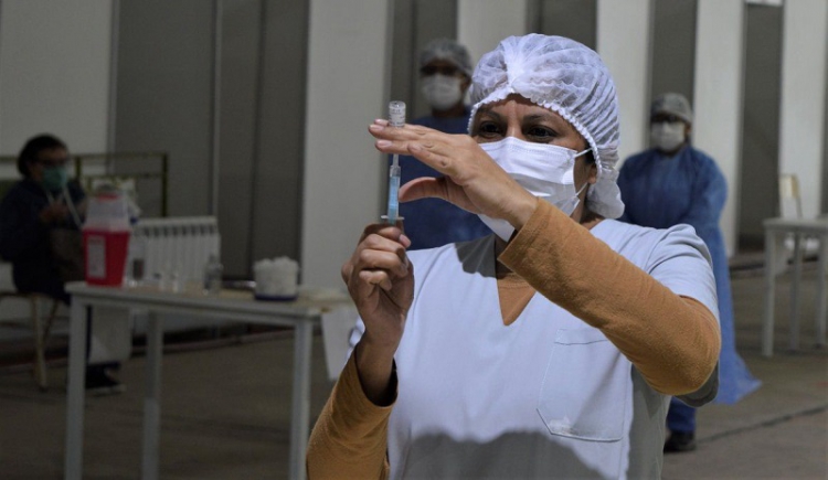 Inicia vacunaci&oacute;n a docentes y fuerzas de seguridad a partir de los 18 a&ntilde;os