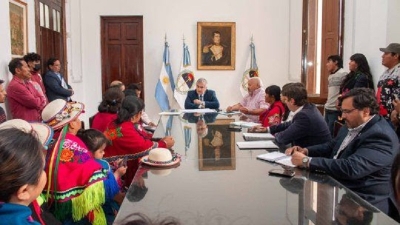 Fin del conflicto en Caspal&aacute;: El Gobernador confirm&oacute; construcci&oacute;n de escuela y una nueva cancha