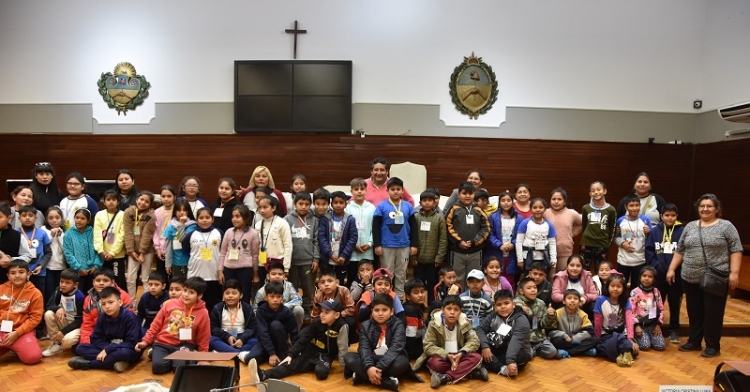 La Legislatura recibi&oacute; la visita de los alumnos de la escuela Jos&eacute; Hern&aacute;ndez de Santa Clara