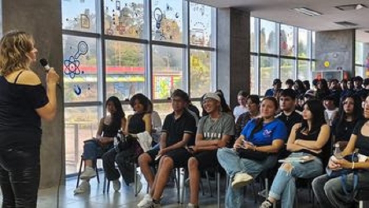 M&aacute;s de 130 j&oacute;venes en un nuevo encuentro de "Pon&eacute; primera a tu futuro"