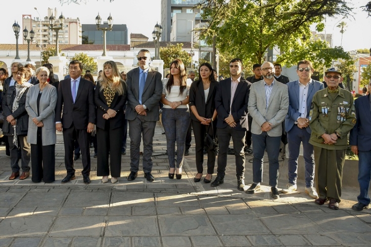 Concejales participaron de la ceremonia de izamiento de la Bandera Nacional y de la Libertad Civil