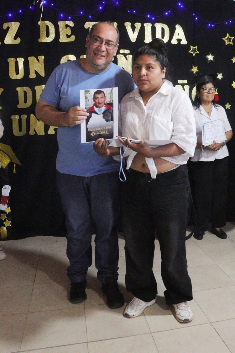 El intendente Rivarola particip&oacute; del emotivo egreso de los adultos mayores en el centro virgen del rosario