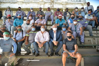 Programa Potenciar. Gerardo Morales entreg&oacute; maquinaria y herramientas de trabajo