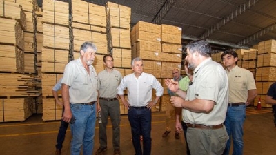 Morales construye puentes para acceder a experiencias de producci&oacute;n que dinamicen la foresto industria