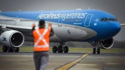 Pilotos anticiparon un nuevo conflicto con Aerol&iacute;neas Argentinas por demoras en la reapertura de paritarias