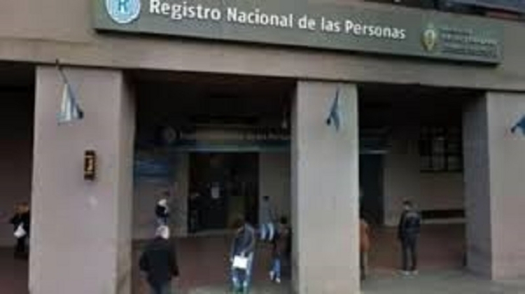 Renunci&oacute; el titular del RENAPER y el Gobierno oficializ&oacute; la salida de otros tres funcionarios clave