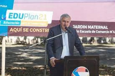 Morales sigue transformando la energ&iacute;a renovable en educaci&oacute;n p&uacute;blica