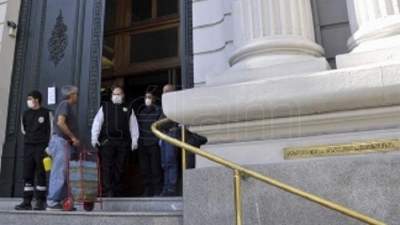 Sin atenci&oacute;n por ventanilla y con turno previo, los bancos vuelven a abrir sus puertas