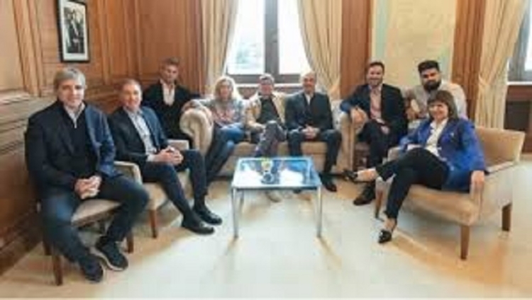 El Gobierno vuelve a reunir a la Mesa Pol&iacute;tica y despliega una agenda de gesti&oacute;n ministerial