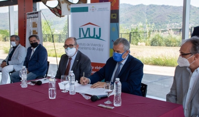 Firman contratos de obras del &ldquo;programa provincial de viviendas&rdquo;