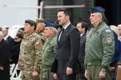 Nuevo aumento a las Fuerzas Armadas para &ldquo;reconocer una adecuada jerarquizaci&oacute;n en relaci&oacute;n a su capacidad&rdquo;