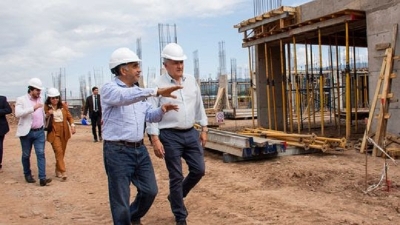 Morales verific&oacute; el avance del nuevo hospital Oscar Or&iacute;as
