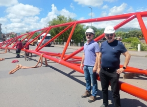 Avanza la instalaci&oacute;n de una nueva pasarela peatonal en Parque Xibi Xibi