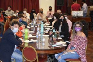 Organizaciones del colectivo de mujeres, diversidades y disidencias se expresaron en la legislatura