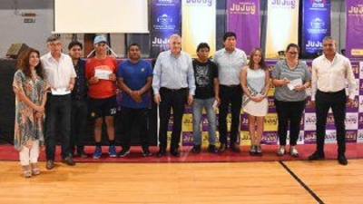 Morales entreg&oacute; los premios de la Copa Jujuy Energ&iacute;a Viva 2022
