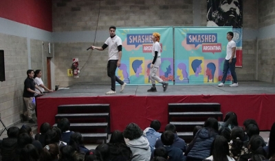La obra teatral &ldquo;Smashed&rdquo; lleg&oacute; a la escuela municipal