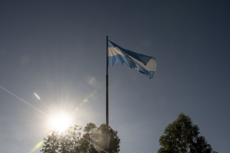 Recambio e Izamiento de Banderas