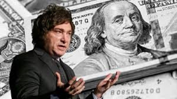 "El tipo de cambio de cobertura ser&iacute;a de $ 900": Javier Milei afirm&oacute; que el Gobierno busca un d&oacute;lar m&aacute;s bajo
