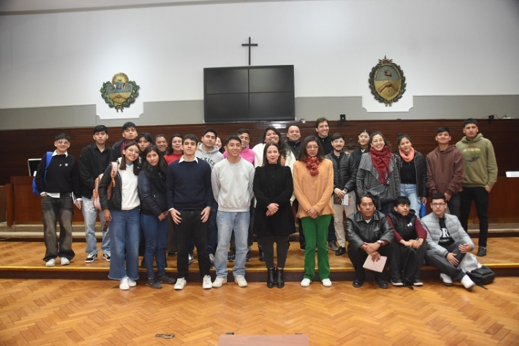 Estudiantes del Populorum Progressio se interiorizaron sobre el proceso legislativo provincial